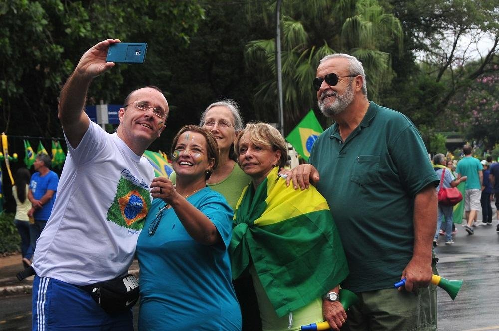 Manifestantes protestaram em Porto Alegre