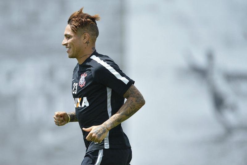 Com suspeita de dengue, Guerrero vira d&uacute;vida no Corinthians