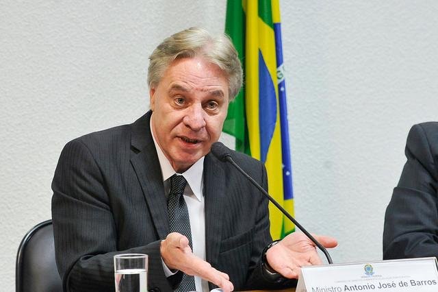 Presidente do TST defende limita&ccedil;&otilde;es para terceiriza&ccedil;&atilde;o
