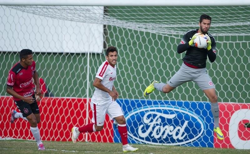 Alisson v&ecirc; com bons olhos chance de jogar a carreira toda no Inter