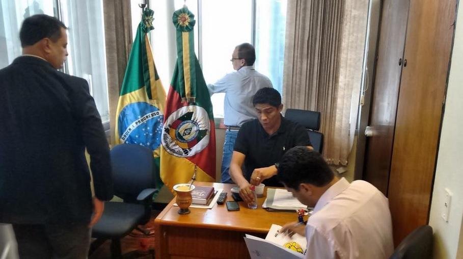 Deputado manteve apenas quatro assessores