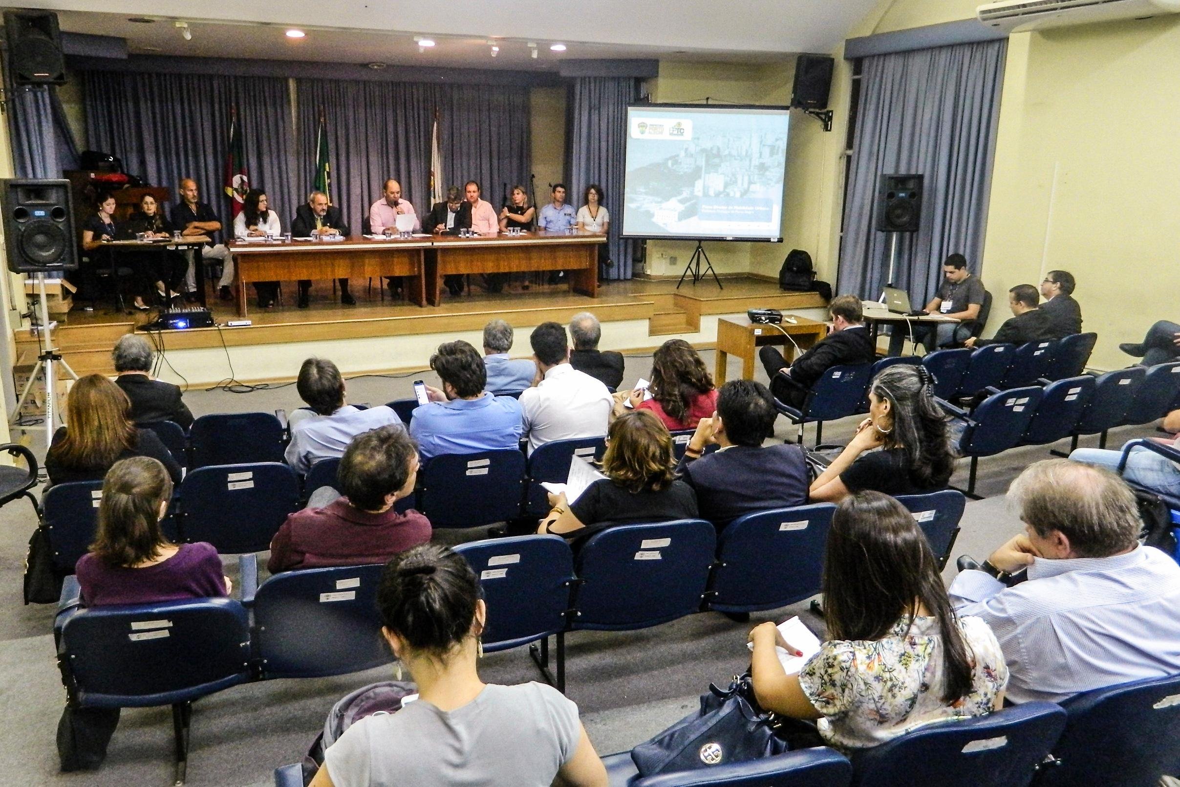Principais sugest&otilde;es dos 39 presentes foram relacionadas a transporte coletivo