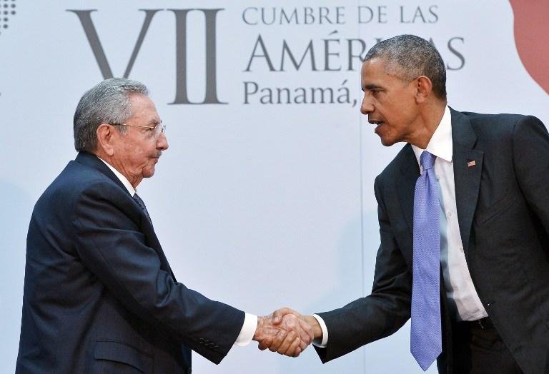 Obama e Ra&uacute;l Castro tiveram encontro hist&oacute;rico, no s&aacute;bado, por ocasi&atilde;o da VII C&uacute;pula das Am&eacute;ricas, no Panam&aacute;