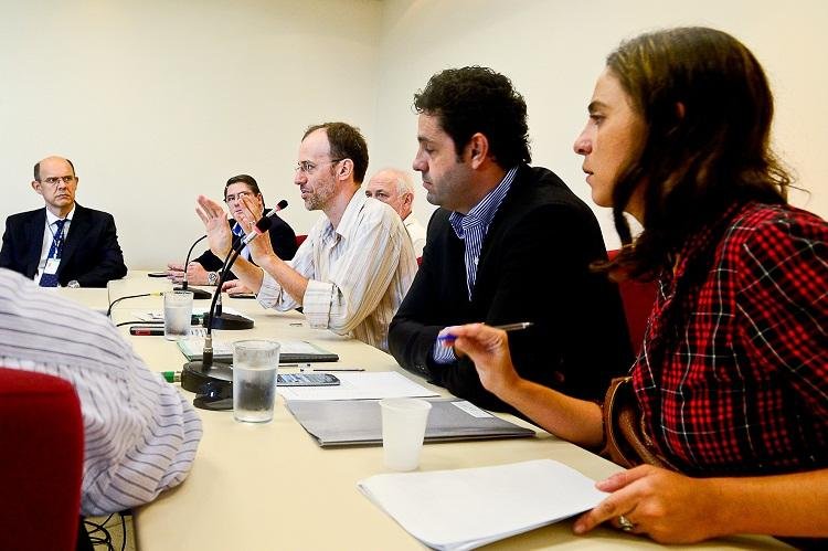 Reuni&atilde;o confronta preserva&ccedil;&atilde;o do porto com reforma mais abrangente