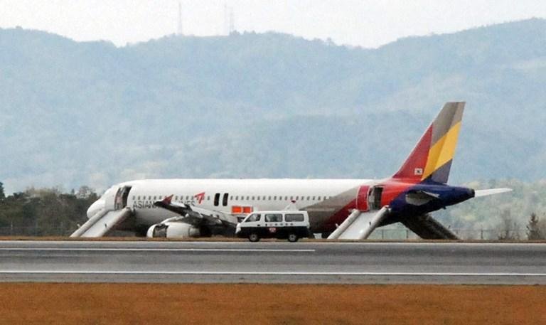 Aeronave parou fora da pista ap&oacute;s procedimento de pouso