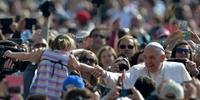 Papa falou sobre o tema diante de 30.000 fiéis e turistas reunidos na Praça de São Pedro
