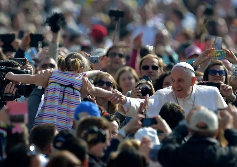 Papa falou sobre o tema diante de 30.000 fi&eacute;is e turistas reunidos na Pra&ccedil;a de S&atilde;o Pedro