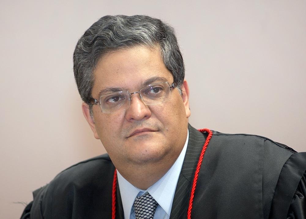 Ministro Henrique Neves foi reconduzido para mais dois anos no TSE