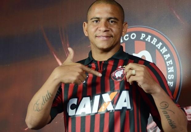 Walter foi apresentado antes de jogo da Copa do Brasil