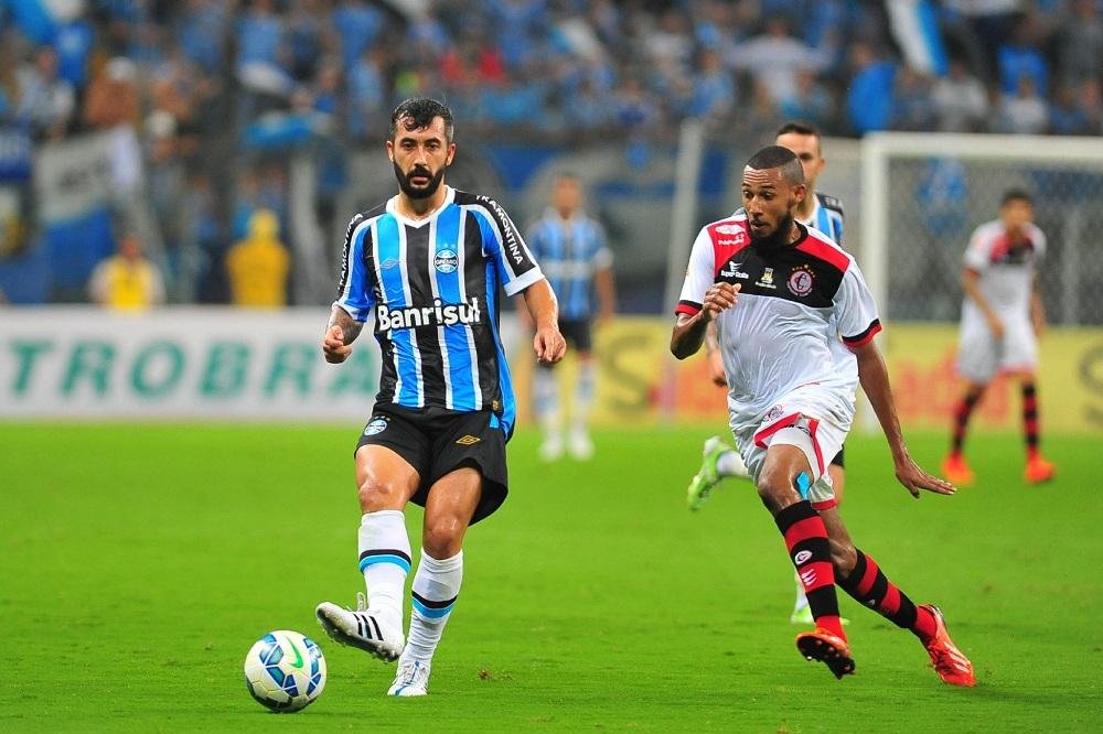 Douglas marcou o &uacute;nico gol da partida