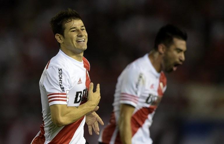 Mora marcou duas vezes no triunfo contra os bolivianos