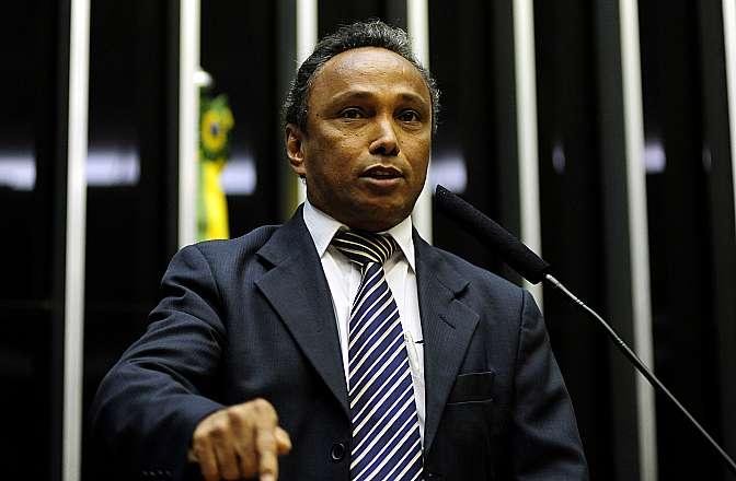 L&iacute;der do PT na C&acirc;mara voltou a defender tesoureiro do partido