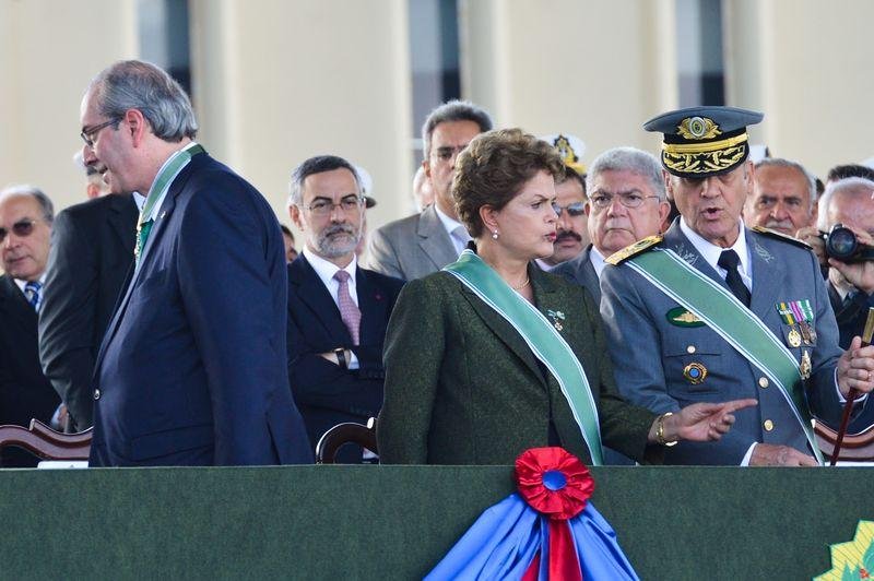 Presidente da C&acirc;mara, Eduardo Cunha, e presidente Dilma Rousseff participaram de cerim&ocirc;nia no Ex&eacute;rcito