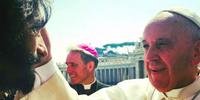 Ator recebeu a bênção do papa em uma pausa nas filmagens do longa em Roma