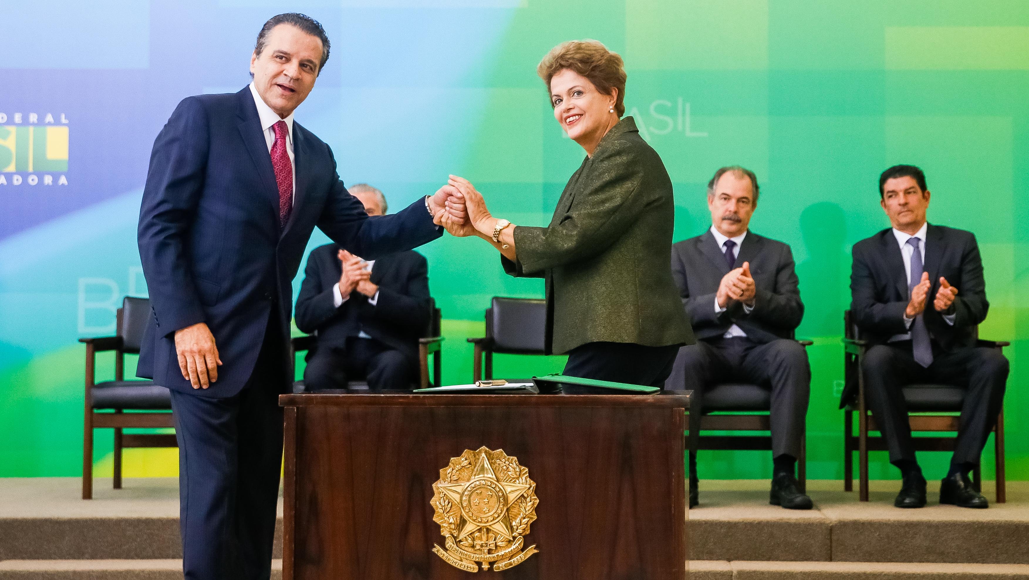 Dilma empossa Henrique Alves no Turismo