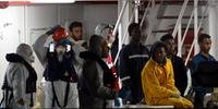 Sobreviventes de naufrágio chegam em Catania