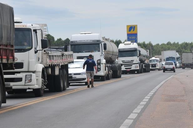 Caminhoneiros prometem paralisa&ccedil;&atilde;o na quinta se governo n&atilde;o atender pedidos