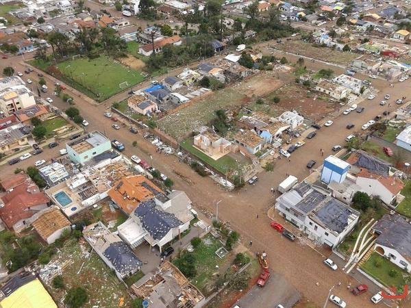 Equipe ir&aacute; auxiliar moradores atingidos por tornados no saque do FGTS 