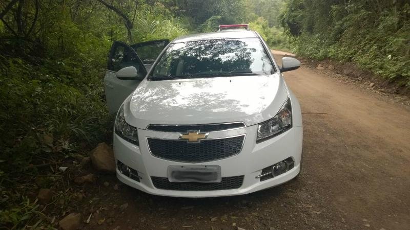 Carro utilizado na fuga foi abandonado no Morro Canudos