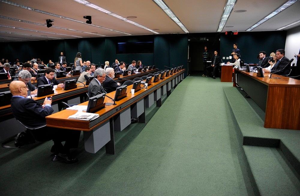 Comiss&atilde;o da C&acirc;mara aprova PEC que reduz n&uacute;mero de minist&eacute;rios 