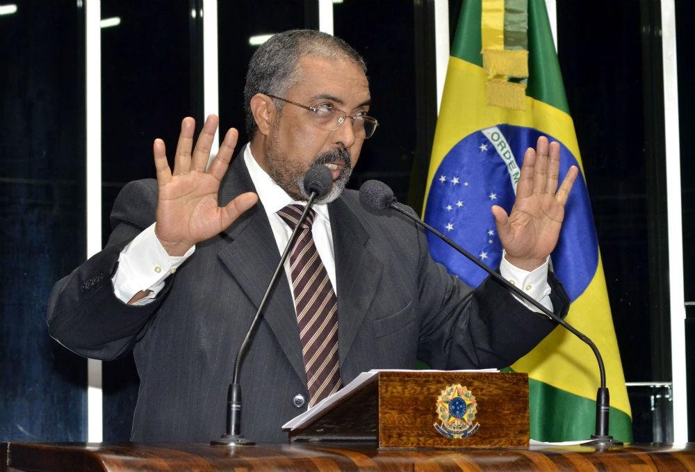 Senador foi hospitalizado em Bras&iacute;lia