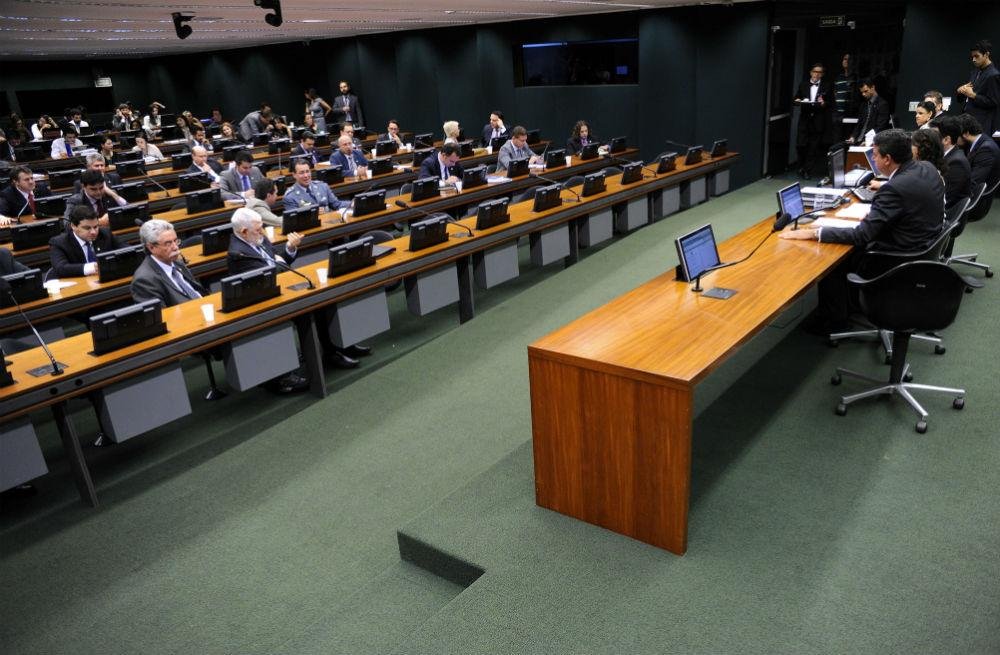 Projeto seguir&aacute; para uma comiss&atilde;o especial e depois ser&aacute; apreciado - em dois turnos - pelo plen&aacute;rio da Casa