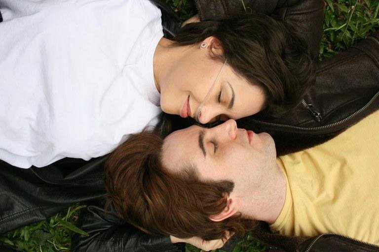 Pe&ccedil;a retrata a hist&oacute;ria dos jovens Hazel e Gus