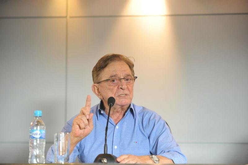 Koff permanece hospitalizado sem previs&atilde;o de alta 