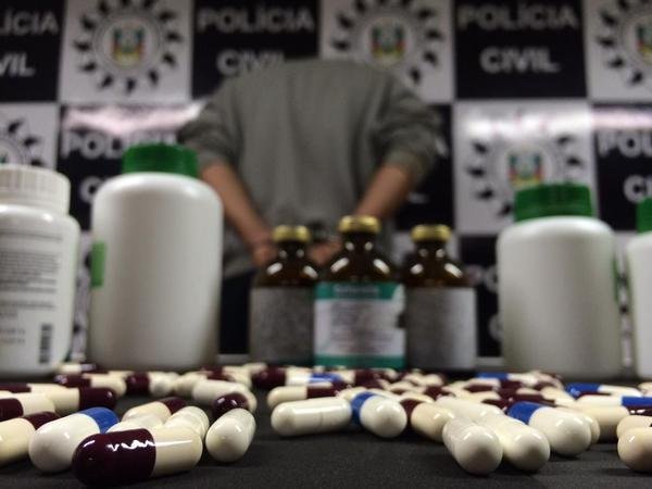 Jovem foi preso no local onde a droga sint&eacute;tica era produzida