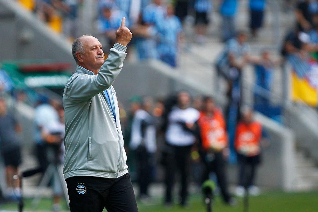 T&eacute;cnico viu Gr&ecirc;mio melhor no primeiro tempo, mas reconheceu avan&ccedil;os do Inter com um a mais