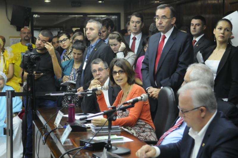 CCJ da Assembleia ga&uacute;cha veta relat&oacute;rio contra sacrif&iacute;cio de animais
