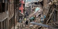 Terremoto de magnitude 7,8 na escala Richter devastou país asiático