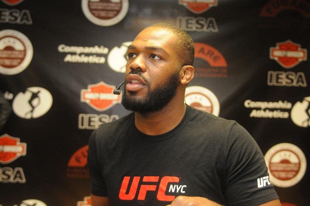 Dana White disse que deseja ouvir o lutador para entender o que realmente aconteceu