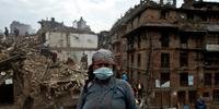 Polícia tenta conter revolta de vítimas do terremoto no Nepal 