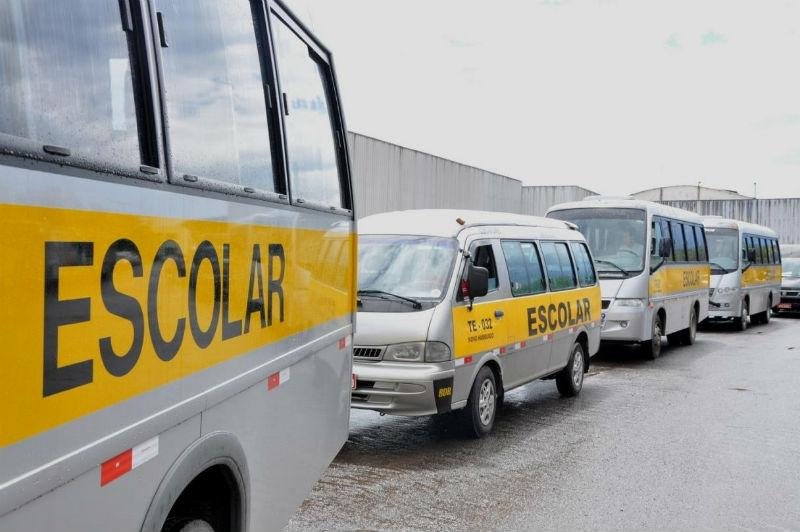 Oito dos 12 ve&iacute;culos do transporte escolar de Gravata&iacute; est&atilde;o com problemas 