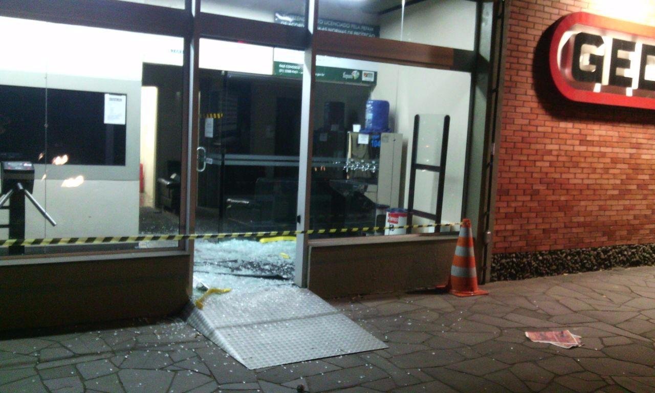 Quadrilha explode caixa eletr&ocirc;nico de f&aacute;brica em S&atilde;o Leopoldo