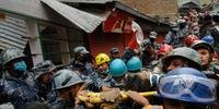 Salvamento de Pemba Lama deu novo ânimo para que as equipes de emergência