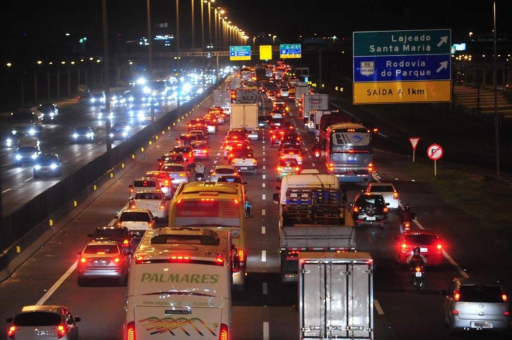 Expectativa &eacute; de que 73 mil ve&iacute;culos sigam para ao Litoral Norte pela freeway