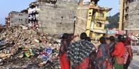 Novo boletim indica mais de 6,2 mil mortos em terremoto no Nepal