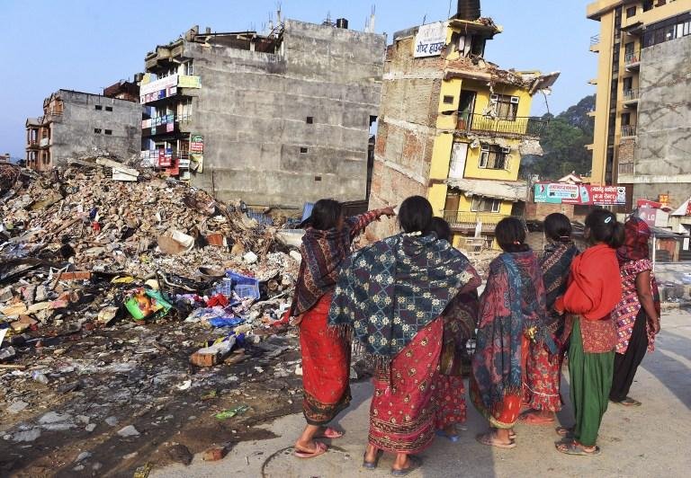 Novo boletim indica mais de 6,2 mil mortos em terremoto no Nepal