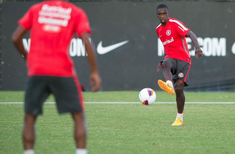 Treino finaliza&ccedil;&otilde;es marca retorno de Juan e Lisandro L&oacute;pez