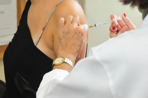 Vacina oferecida de gra&ccedil;a pela rede p&uacute;blica come&ccedil;ou a ser aplicada na segunda-feira