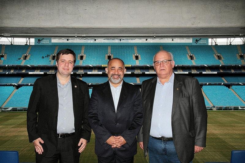 Na quinta-feira, ministro se reuniu com o presidente do Gr&ecirc;mio, Romildo Bolzan, e o vice de administra&ccedil;&atilde;o do Inter, Alexandre Limeira