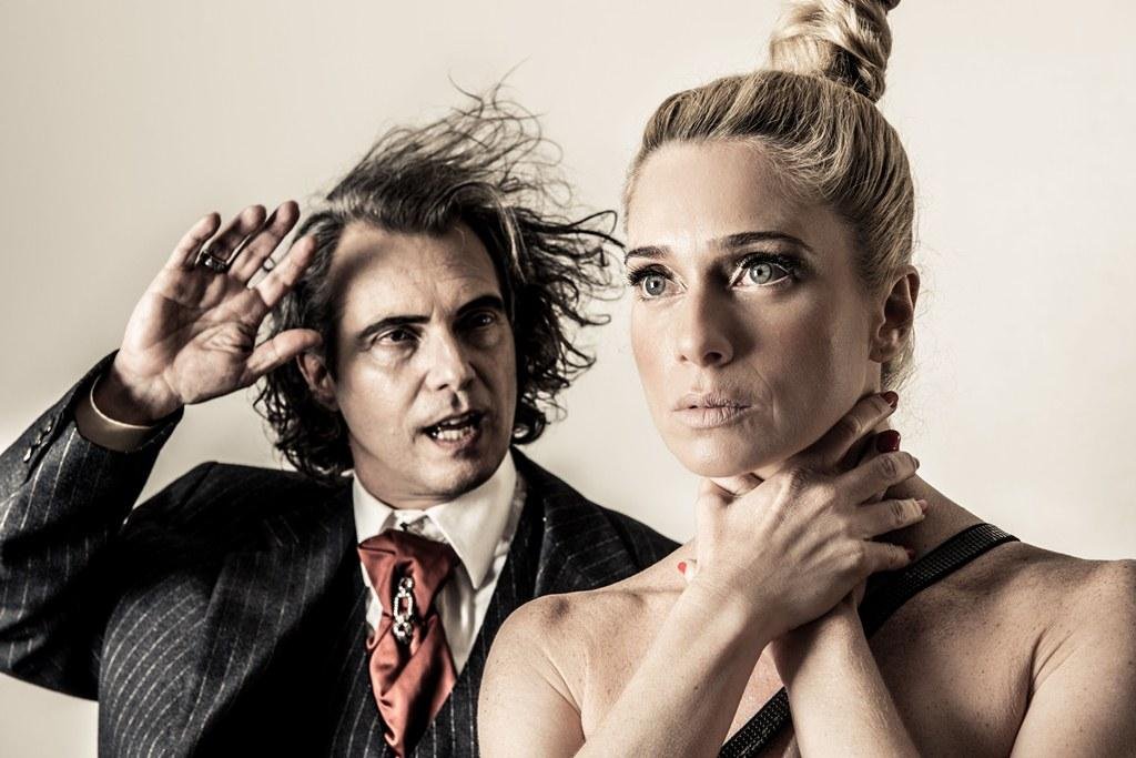 Let&iacute;cia Spiller atua em "Edypop", da Aquela Cia, atra&ccedil;&atilde;o nos dias 23 e 24 no Theatro S&atilde;o Pedro