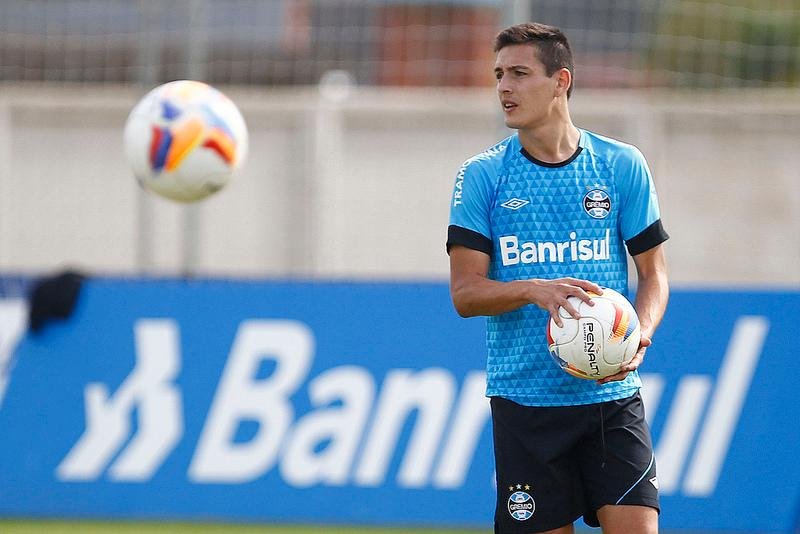 Mat&iacute;as quer Gr&ecirc;mio buscando o gol incessantemente, mas sem dar espa&ccedil;os para o Inter