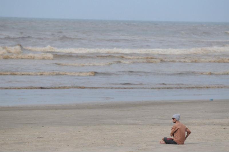 Poucas pessoas foram frequentar a beira da praia em Torres