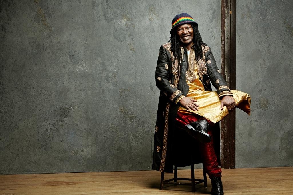 Alpha Blondy, lenda viva do reggae, faz show de lan&ccedil;amento de seu disco "Positive Energy"
