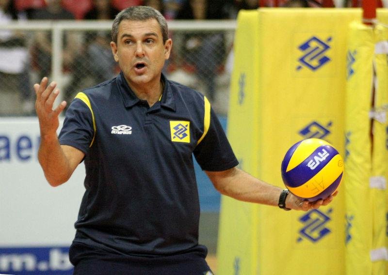 Z&eacute; Roberto convoca sele&ccedil;&atilde;o de v&ocirc;lei com Sass&aacute; como l&iacute;bero