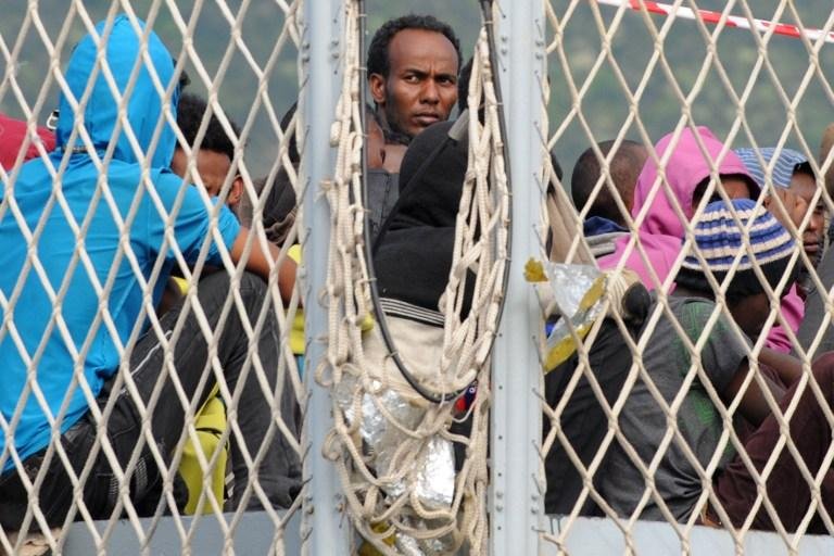 Quase 40 imigrantes morreram em naufr&aacute;gio na It&aacute;lia nesta ter&ccedil;a-feira