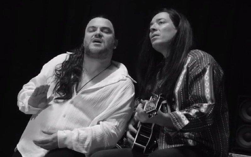 Comediantes copiaram diversos detalhes do v&iacute;deo original